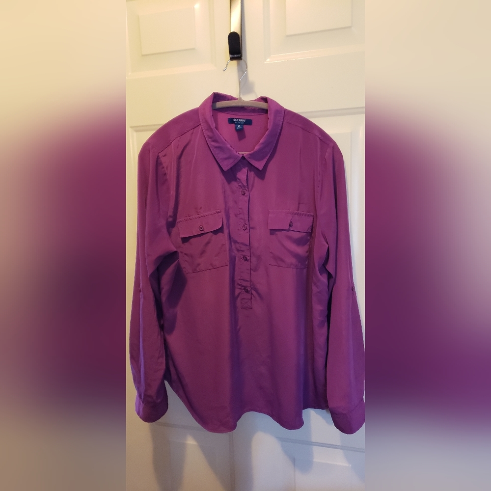 NWOT Purple Old Navy Silky Blouse with Rollable Sleeves That Button Size XL